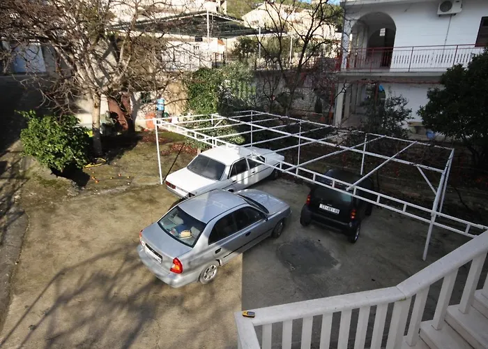 5968b Apartment *
